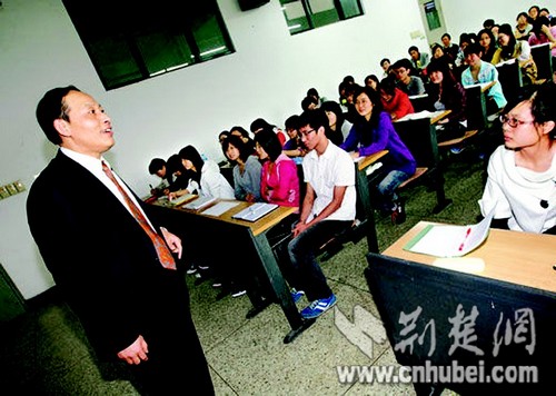 �人��ʦ��ѧר�����ձ�Ů�ź���ө�ϿΣ�ͼ��