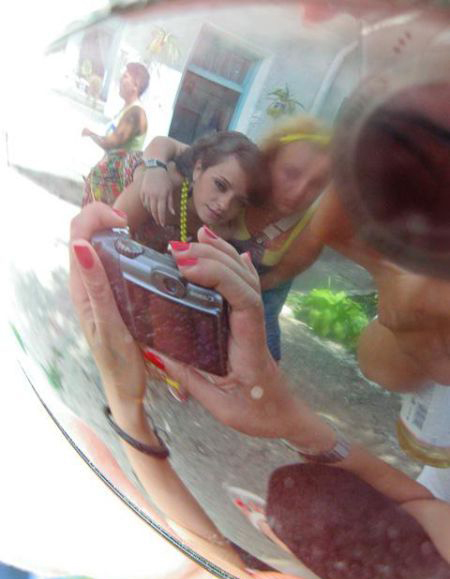 ���򣺾�ͷ�µ����Ů���˼������ͼ��