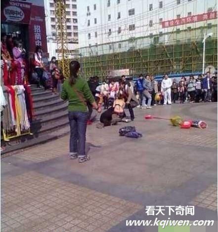 ���˺�Ů�Ǵ�ܵ��ְ��·����ѵ�(ץ����ͼ)