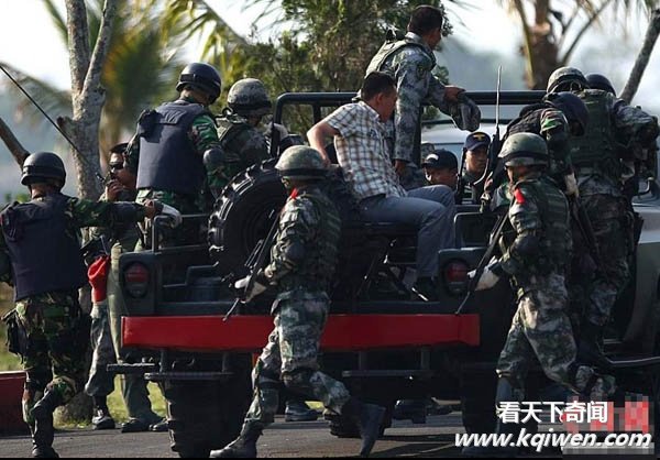 高清:中国印尼两国陆军特种兵联合训练